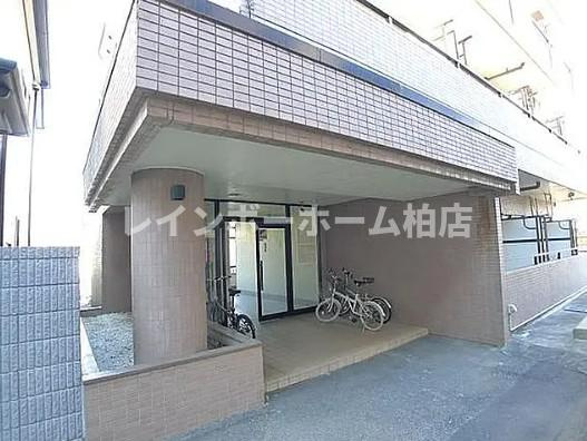 特典：仲介手数料が無料です!!のエントランス