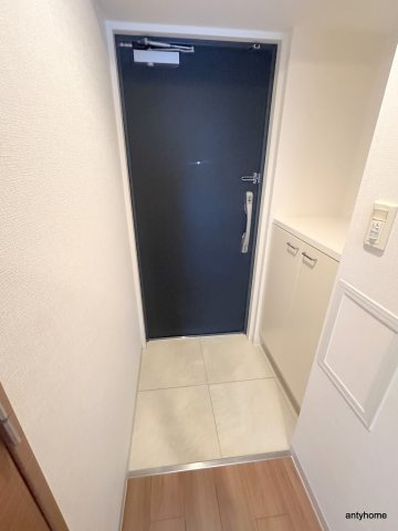 ルクレ難波　仲介手数料無料の玄関