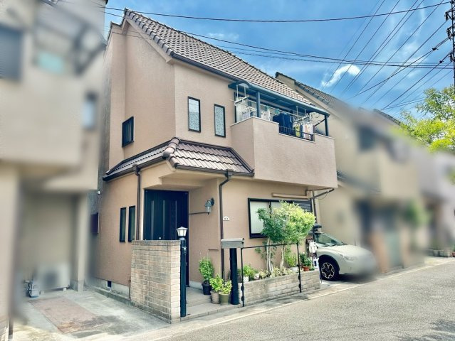 中古戸建　伊丹市池尻3丁目の前面道路含む現地写真|南西側 幅員約5mの前面道路に接道。ゆとりある幅員で、お車の出し入れやすれ違いもスムーズです。