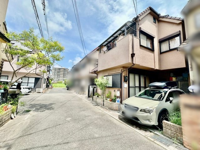中古戸建　伊丹市池尻3丁目の前面道路含む現地写真