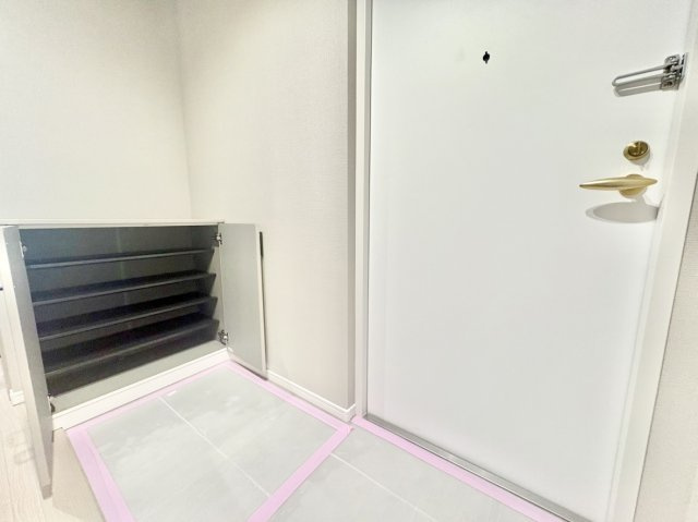 メゾン岡本南の玄関