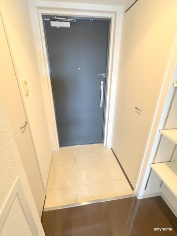 ルクレ難波　仲介手数料無料の玄関