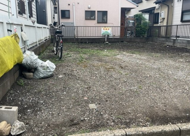 【外観】 | 土地購入を検討されている場合、境界杭がない状態で購入してしまうと境界確定測量をする必要があり、費用がかかります。購入の前に、売主、隣土地所有者立ち合いのもと境界を確定し境界杭を設置するのがベストです。