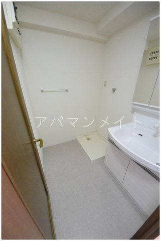 【設備】 | スカイパレス東戸塚 | 洗濯機置き場＆脱衣スペースです ！
