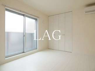 【居間・リビング】 | ヴィラ イルマーレ | 洋室のお部屋です。