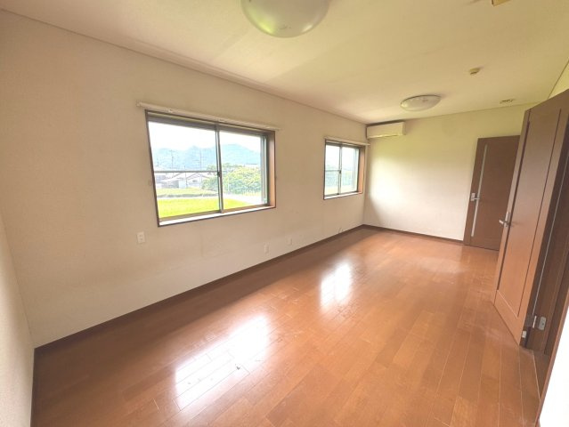 中古戸建　揖斐郡揖斐川町北方　平成22年築の洋室|2階洋室