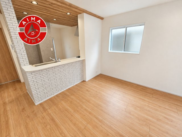 福岡市南区曰佐3丁目第1-4棟（3号棟）の内観：施工例|キッチンから立ち込める香りが今日の料理を期待させます。