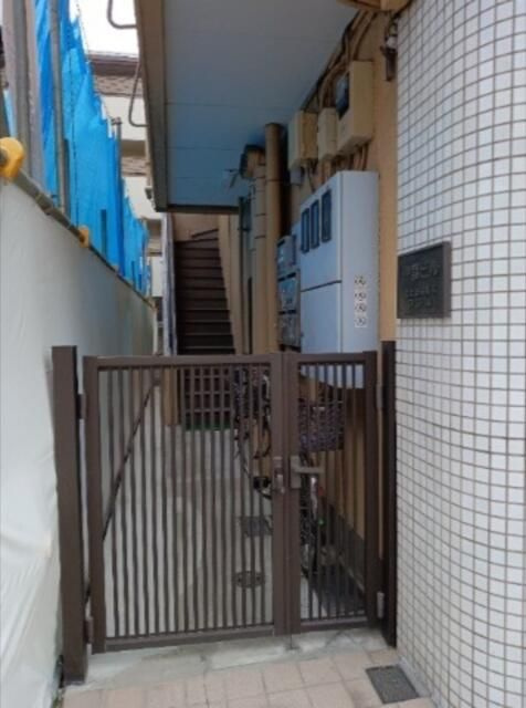 伊藤ビル（田端新町）のエントランス