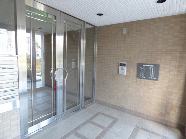 【エントランス】シャムロックコート西岡本