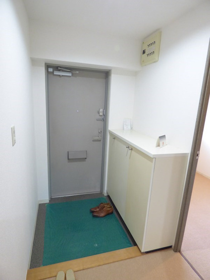 【玄関】シャムロックコート西岡本