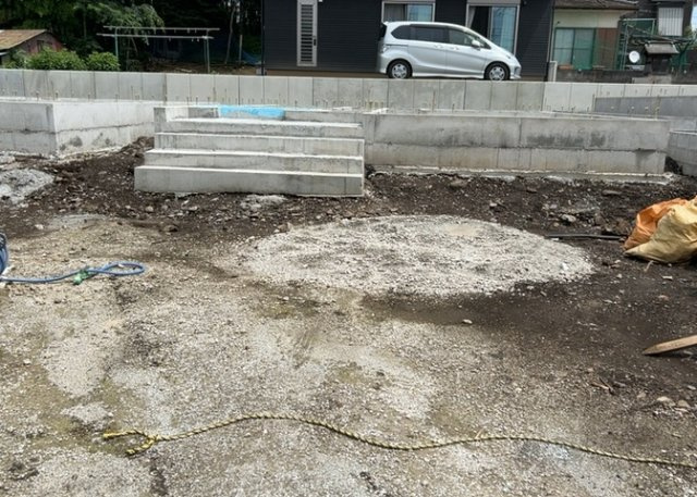 【区画図】 | 区画図は、土地の形状、境界、道路との関係を詳細に示す図面土地の正確な位置、面積、形状を把握し購入や建築計画の判断に不可欠です。区画整理や開発状況も示され、将来的な土地利用のイメージを掴む上でも重要。
