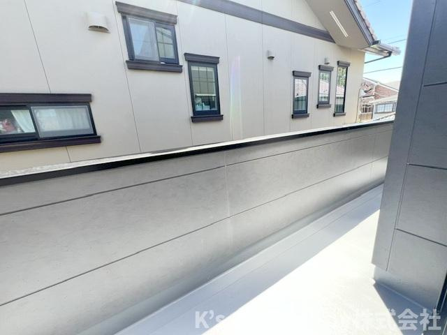 ◎茅ヶ崎市香川1丁目　新築戸建のバルコニー|リビングの正面には広々としたバルコニー☆リビングとの一体感を感じられます♪