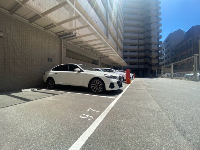 ジオ阪急高槻の駐車場