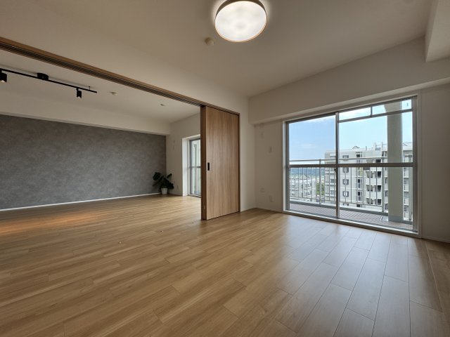 アバンドーネ西神春日台２号棟の居間・リビング