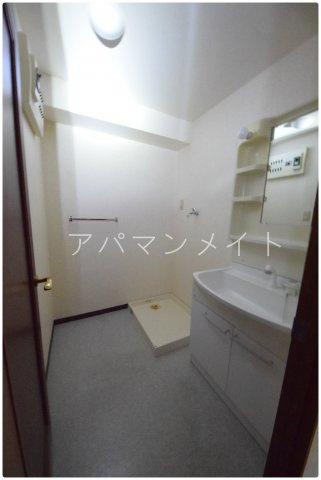 【設備】 | スカイパレス東戸塚 | 洗濯機置き場＆脱衣スペースです ！
