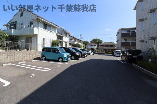 サンブライト　Bの駐車場|駐車場があるので、車を買う予定の方も安心です