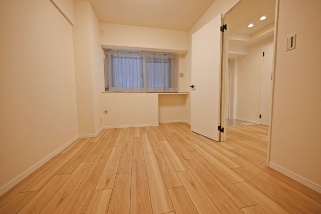 エスリード西天満の洋室|サービスルーム約5.7帖
居室として利用できるお部屋です。