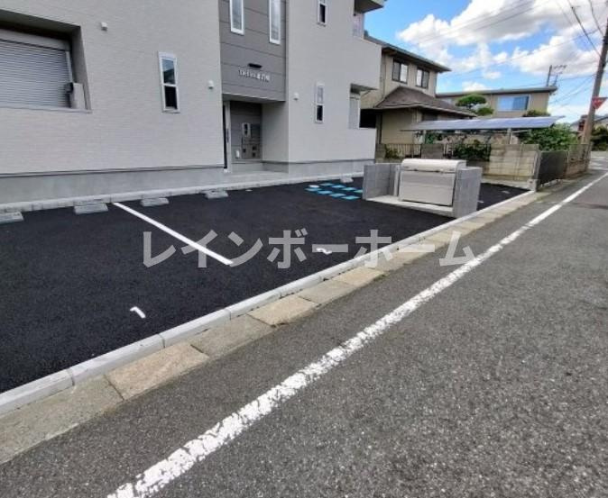 Delica東岩槻の駐車場