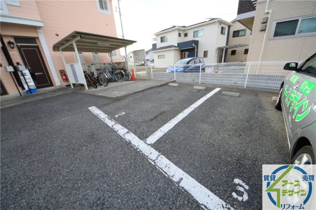 ガーデンハイツ大久保Ⅱの駐車場