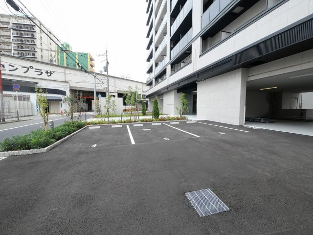 Alivis浪速東SoL TERRACEの駐車場