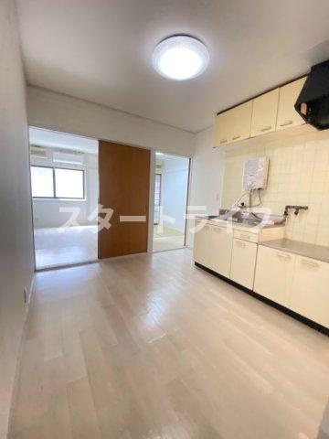 大阪市淀川区宮原５丁目の賃貸マンションの居間・リビング