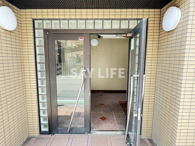 フェリス旭ヶ丘のエントランス