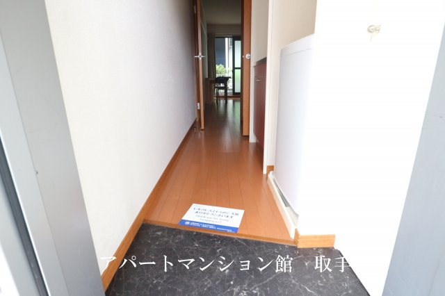 レオパレスシェソワⅢの玄関