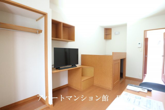 レオパレスシェソワⅢの居間・リビング