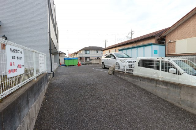 レオパレスNIIBORIの駐車場
