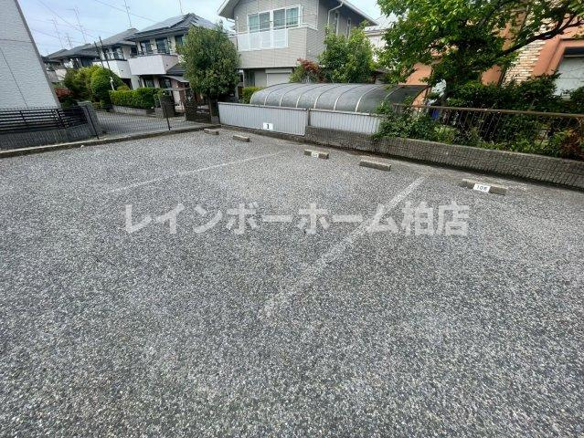 【仲介手数料：50％OFF】対象物件！の駐車場
