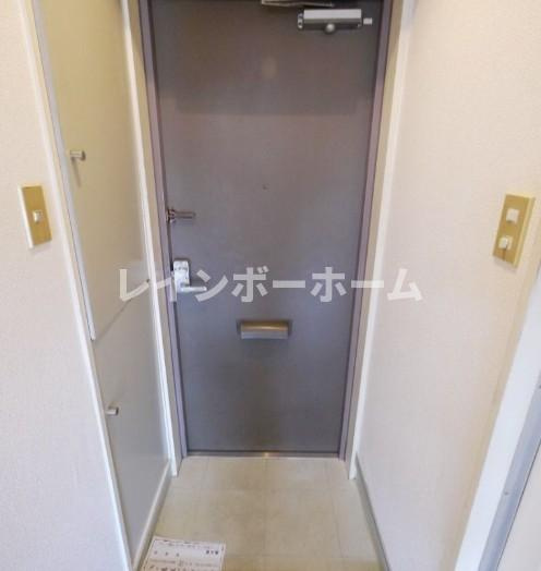エミグラント成増の玄関