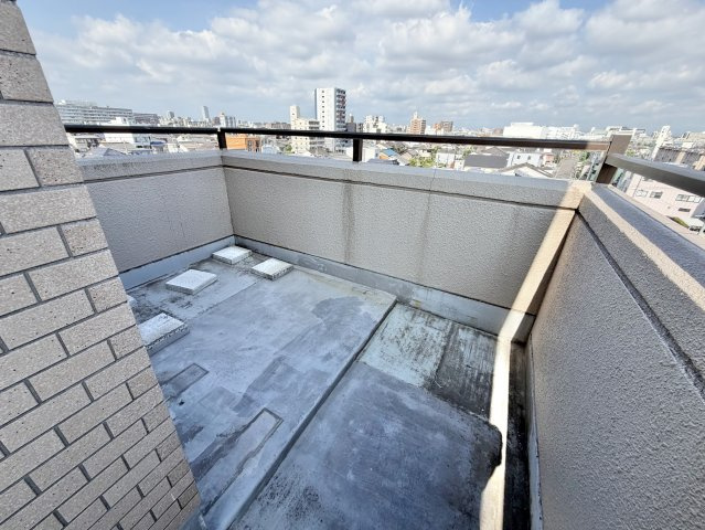 辰巳町セピア館のバルコニー