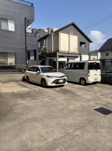 辰巳町セピア館の駐車場