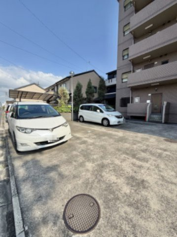 辰巳町セピア館の駐車場