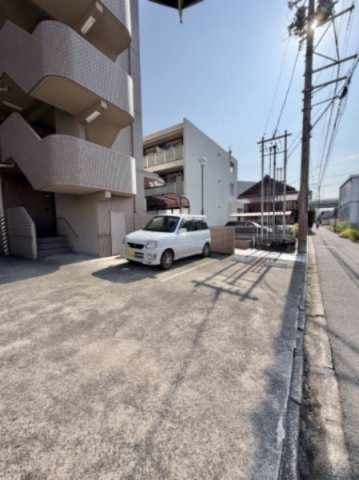 辰巳町セピア館の駐車場