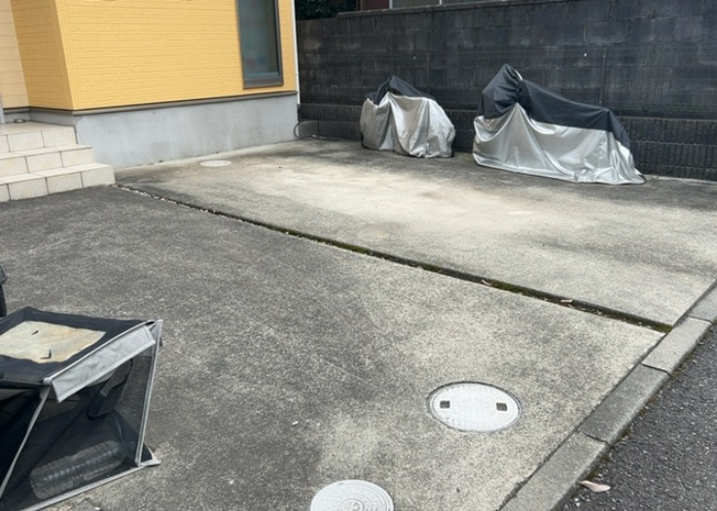 【駐車場】 | 駐車場と明記されていても、最小スペースでつくられた駐車場だと大型車は駐車できなかったり、出入りしにくくなったりする可能性があります。お車のサイズと購入したい物件の駐車場のサイズを現地で確認しましょう。