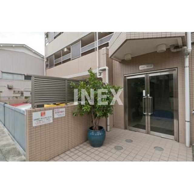 横浜市西区浅間町４丁目の賃貸マンションのエントランス