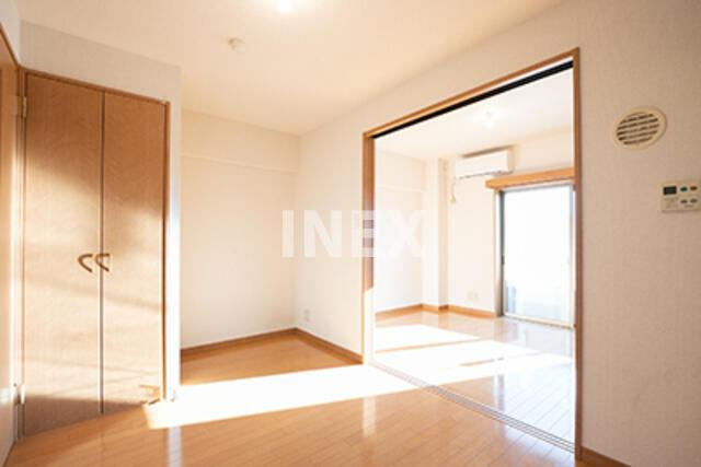 横浜市西区浅間町４丁目の賃貸マンションの居間・リビング|※写真は同タイプ住戸です。