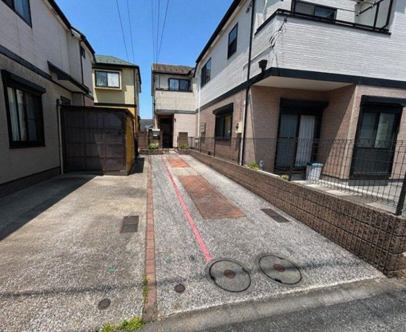 横浜市金沢区六浦南2丁目 中古戸建て【仲介手数料半額】カースペース2台