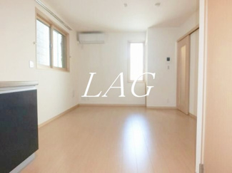 【居間・リビング】 | ピオーネ前野 | 洋室のお部屋です。