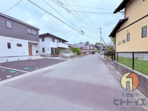 新築建売)八女市室岡の前面道路含む現地写真