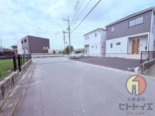 新築建売)八女市室岡の前面道路含む現地写真