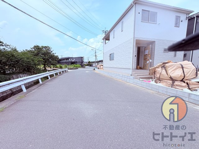 新築建売)八女市室岡の前面道路含む現地写真