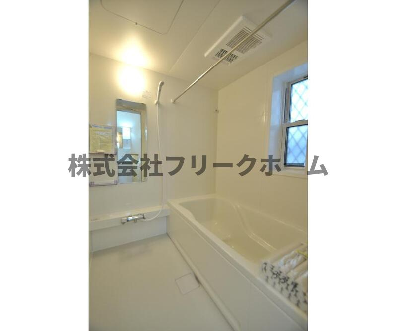 武蔵野市境１丁目の一戸建ての浴室