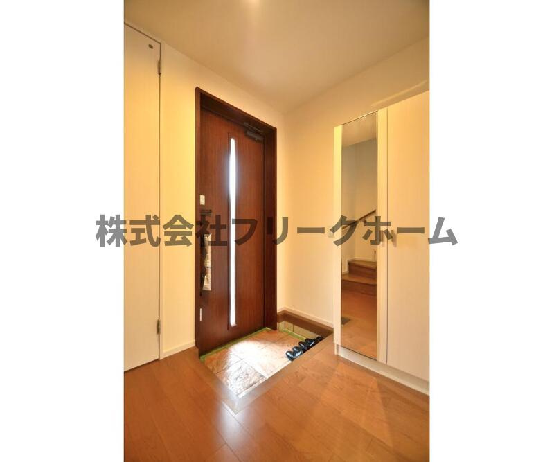 武蔵野市境１丁目の一戸建ての玄関