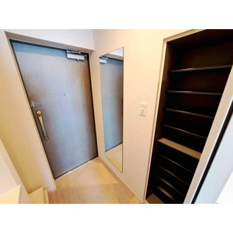 【玄関】スプランディッド十三本町