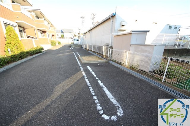 ルナ　パレス　Bの駐車場|※類似部屋