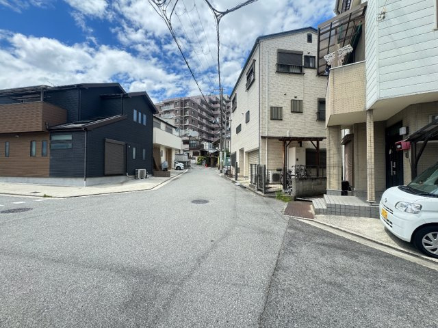 堺市西区鳳南町5丁 中古戸建の前面道路含む現地写真