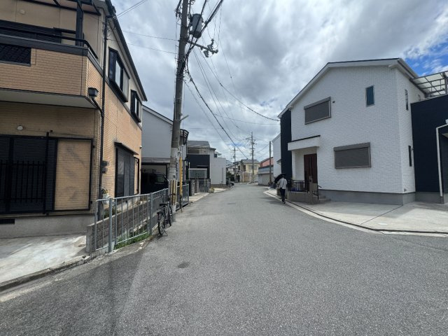 堺市西区鳳南町5丁 中古戸建の前面道路含む現地写真