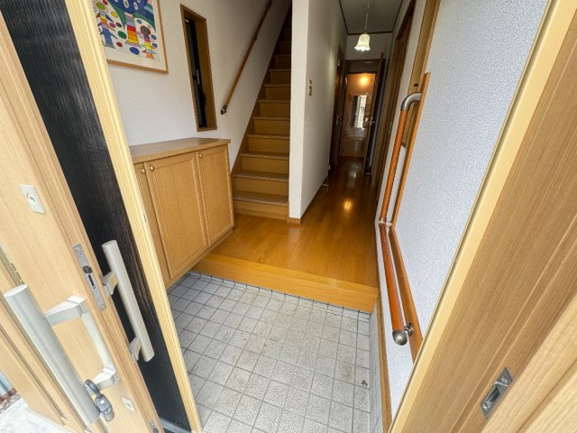堺市西区鳳南町5丁 中古戸建の玄関